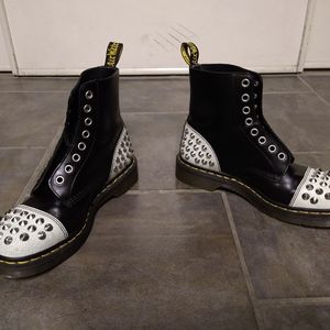 Rare Dr Martens black with white crackle and spikes size U S 6